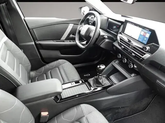 Gebraucht Citroën C4 Shine 131 PS (96 kW) 2024 Manufacturer SUV