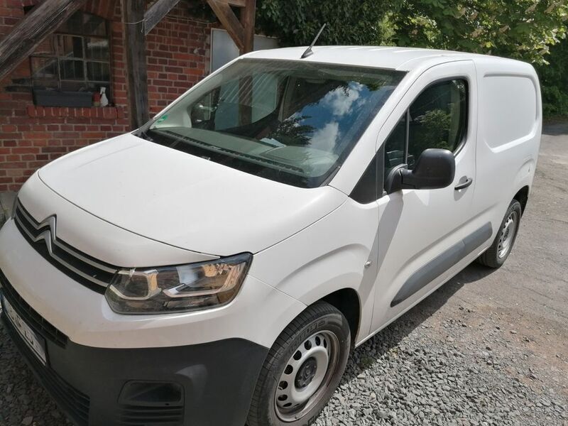 Weiß Gebraucht 2020 Citroën Berlingo Feel Van / Kleinbus | 12.950 € (Superpreis) - Bild 1/4