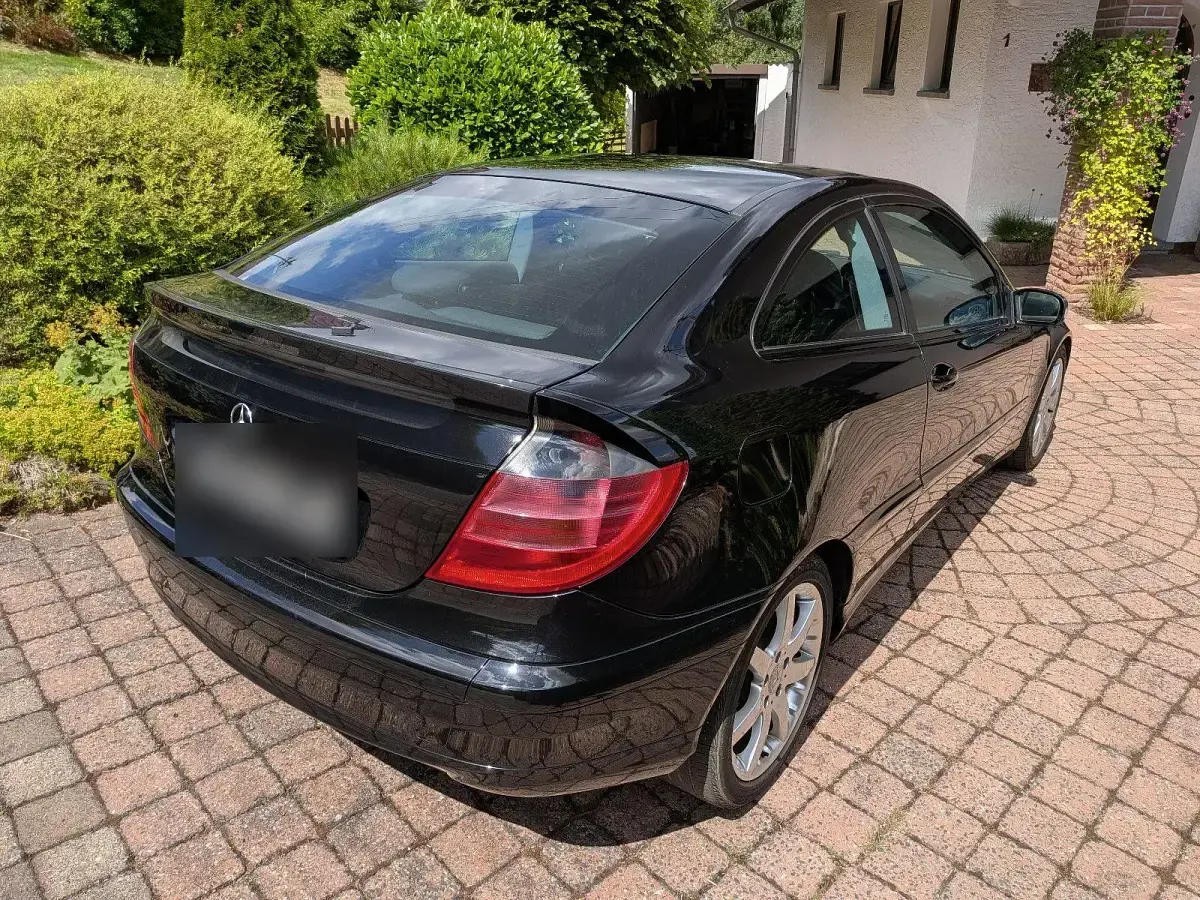 Gebraucht Mercedes C180 143 PS (105 kW) 2003 Schwarz Coupé
