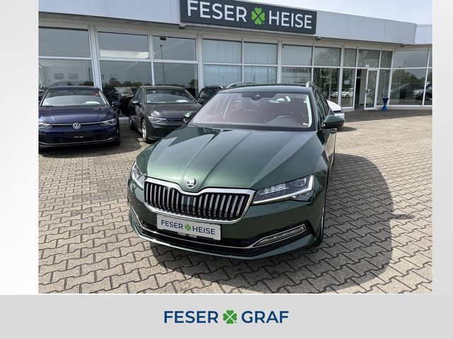 Emeraldgrün metallic Gebraucht 2020 Skoda Superb Style Kombi | 20.450 € (Fairer Preis) - Bild 1/4