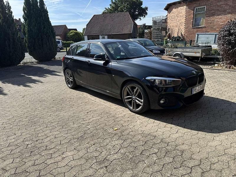 Schwarz Gebraucht 2017 BMW 120 M Sport Kleinwagen | 13.000 € (Guter Preis) - Bild 1/4
