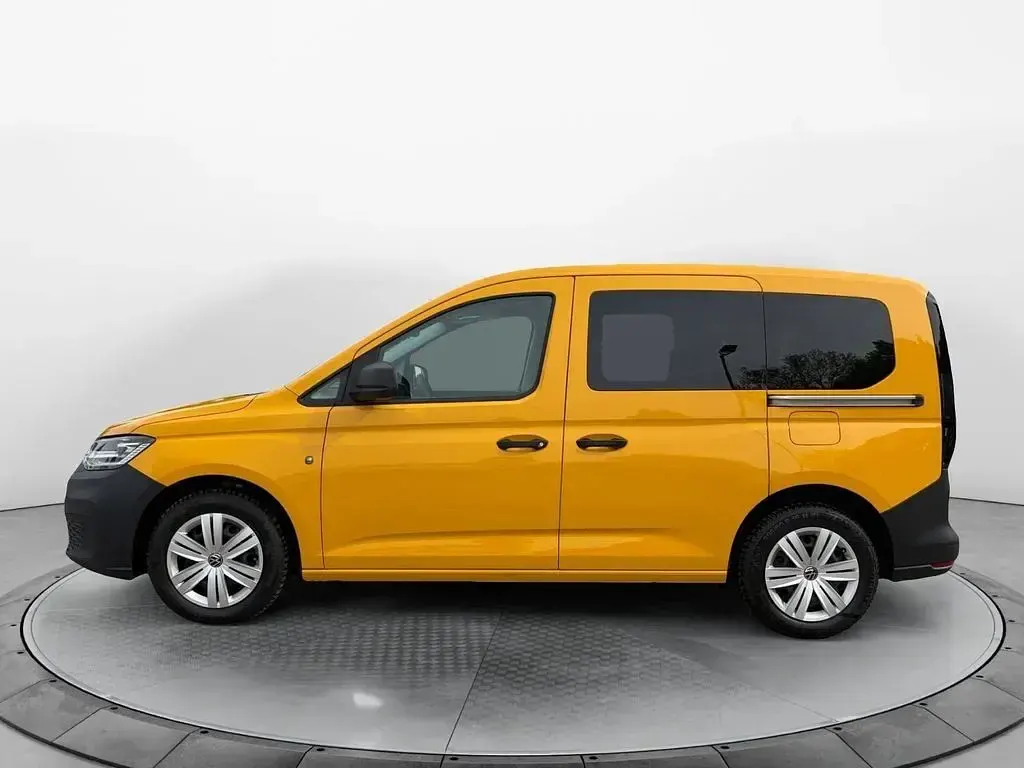 Usata VW Caddy Basis 102 CV (75 kW) 2021 Giallo Monovolume