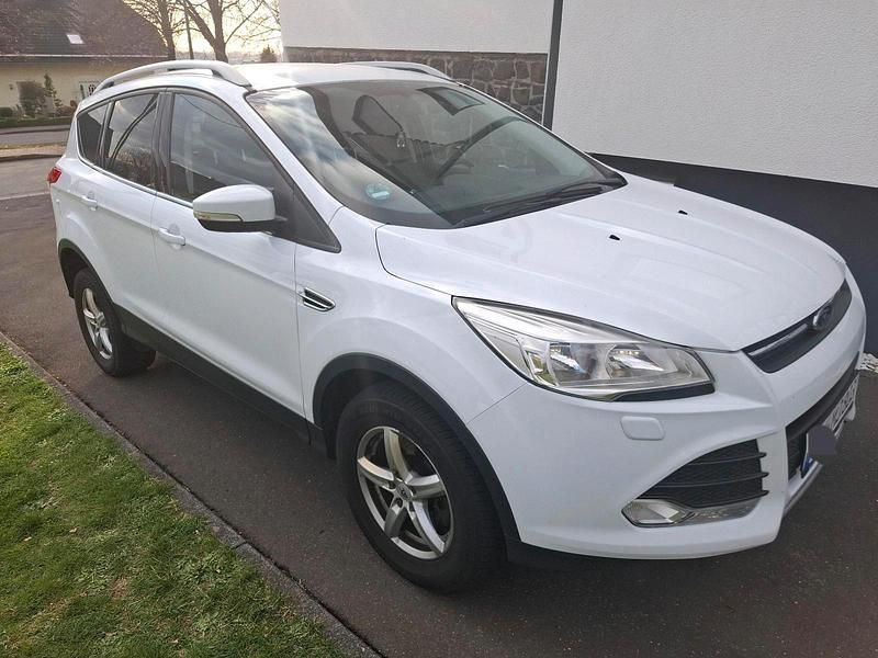 Gebraucht Ford Kuga 140 PS (102 kW) 2014 Weiß SUV