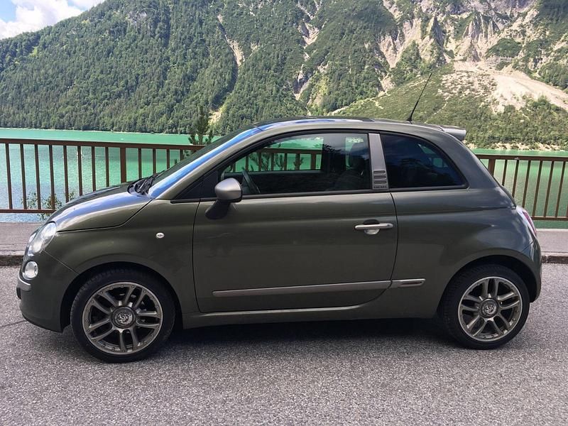 Grün Gebraucht 2010 Fiat 500 Lounge Kleinwagen | 4.199 € (Etwas zu teuer) - Bild 1/4