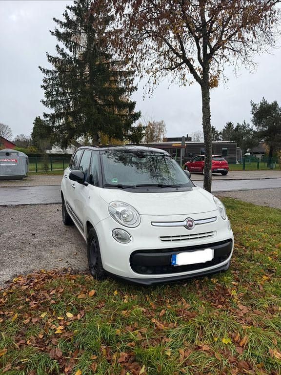 Weiß Gebraucht 2014 Fiat 500L Living Van / Kleinbus | 8.250 € (Fairer Preis) - Bild 1/4