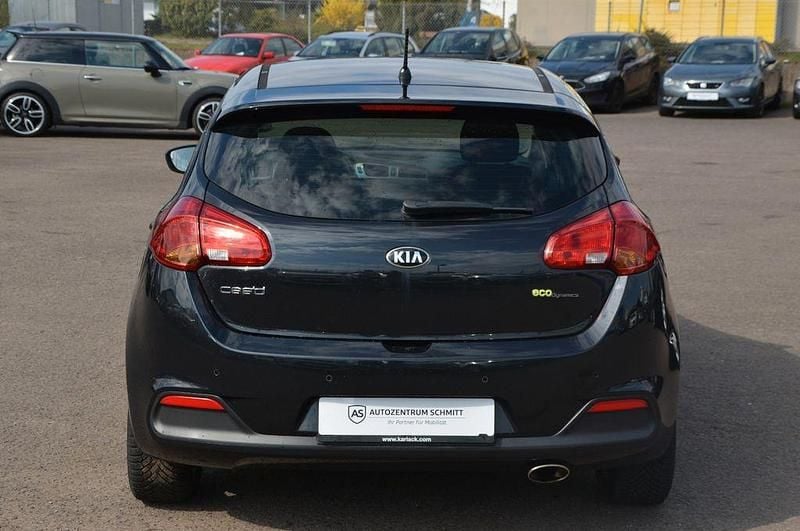 Gebraucht Kia Ceed 128 PS (94 kW) 2013 Schwarz Kleinwagen