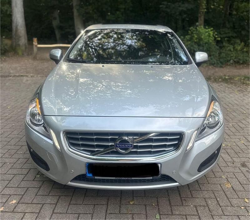 Silber Gebraucht 2011 Volvo S60 Limousine | 6.800 € (Fairer Preis) - Bild 1/4