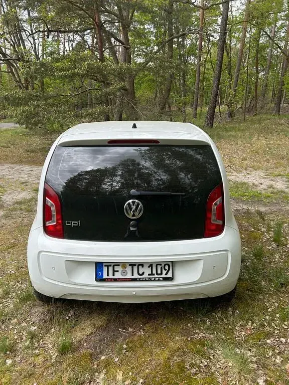 Second-hand VW up! CLUB 75 CP (55 kW) 2015 Alb Hatchback