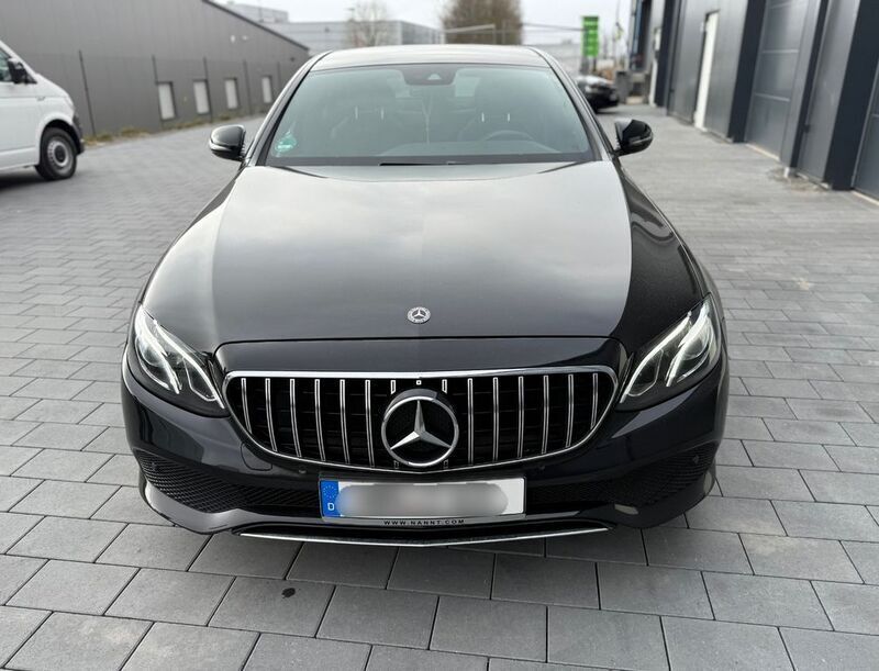 Schwarz Gebraucht 2019 Mercedes E200 Limousine | 27.500 € (Guter Preis) - Bild 1/4