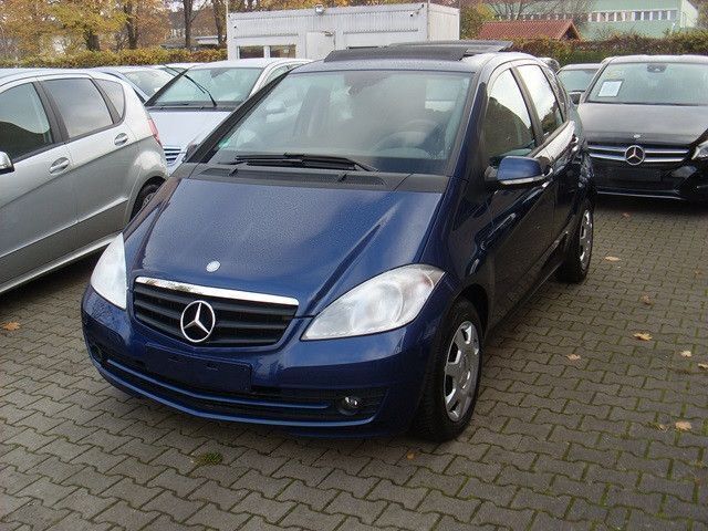 Gebraucht Mercedes A160 95 PS (69 kW) 2011 Blau Limousine