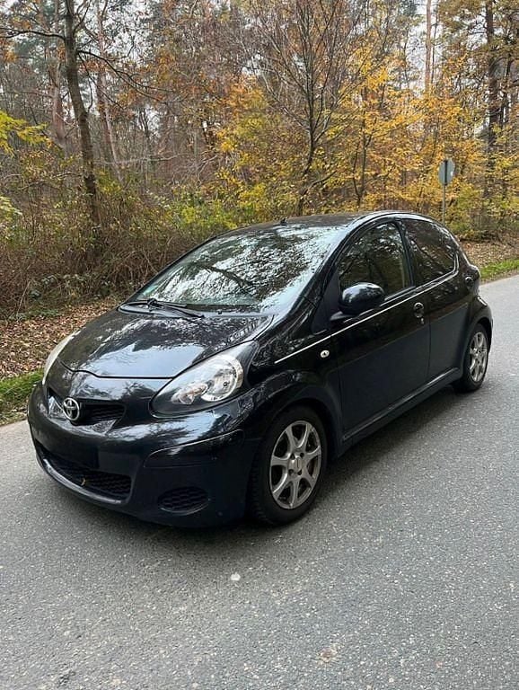 Gebraucht Toyota Aygo 68 PS (50 kW) 2010 Schwarz Kleinwagen
