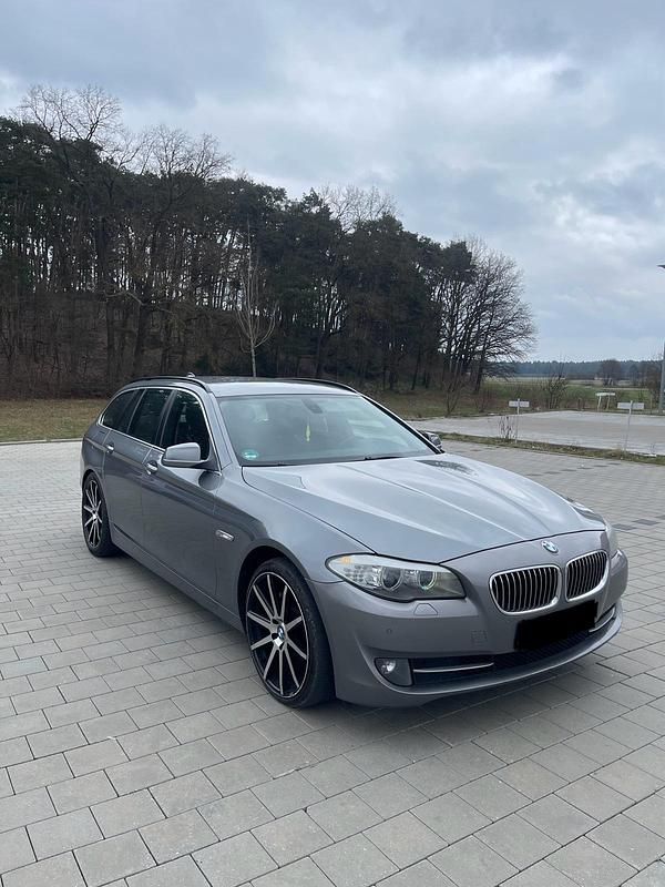 Gebraucht BMW 525 204 PS (150 kW) 2011 Grau Kombi