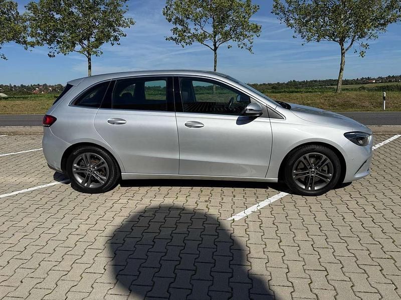 Gebraucht Mercedes B220 190 PS (139 kW) 2019 Iridiumsilber Van / Kleinbus