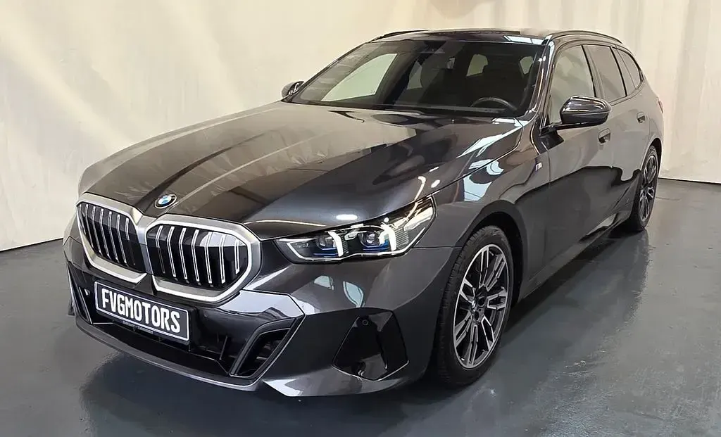 Gebraucht BMW 520 M Sport 197 PS (144 kW) 2024 Grau Kombi