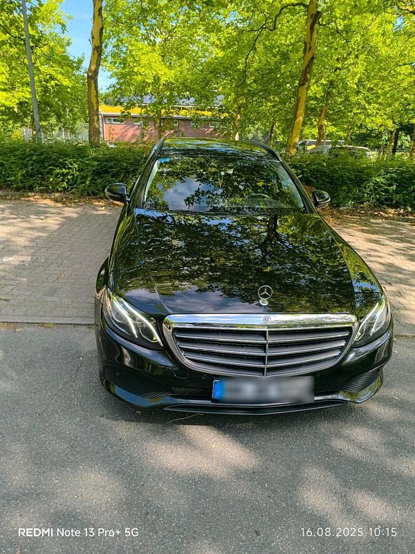 Schwarz Gebraucht 2017 Mercedes E220 Exclusive Kombi | 16.500 € (Superpreis) - Bild 1/4