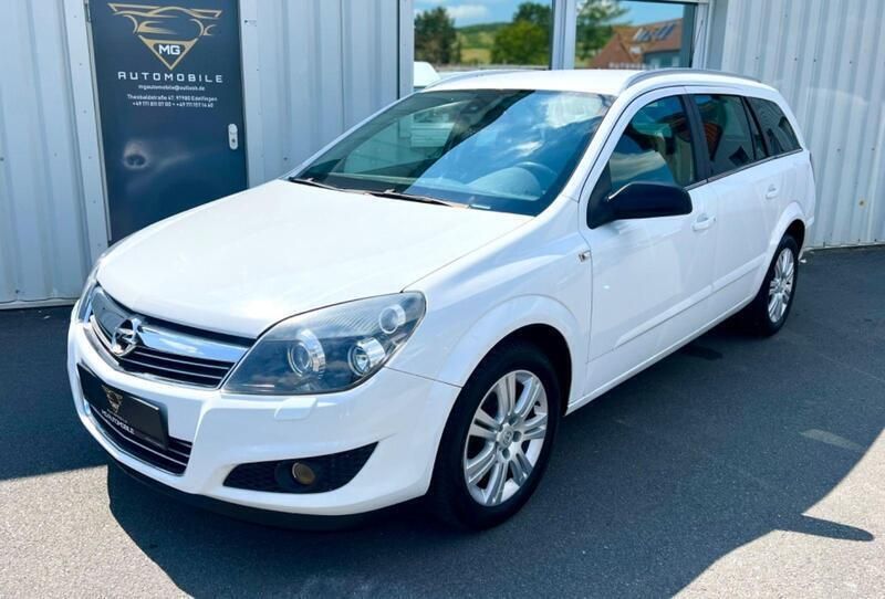 Weiß Gebraucht 2009 Opel Astra Innovation Kombi | 3.199 € (Fairer Preis) - Bild 1/4
