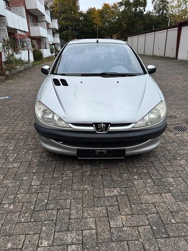 Grau Gebraucht 2002 Peugeot 206 Kleinwagen | 1.100 € (Fairer Preis) - Bild 1/4