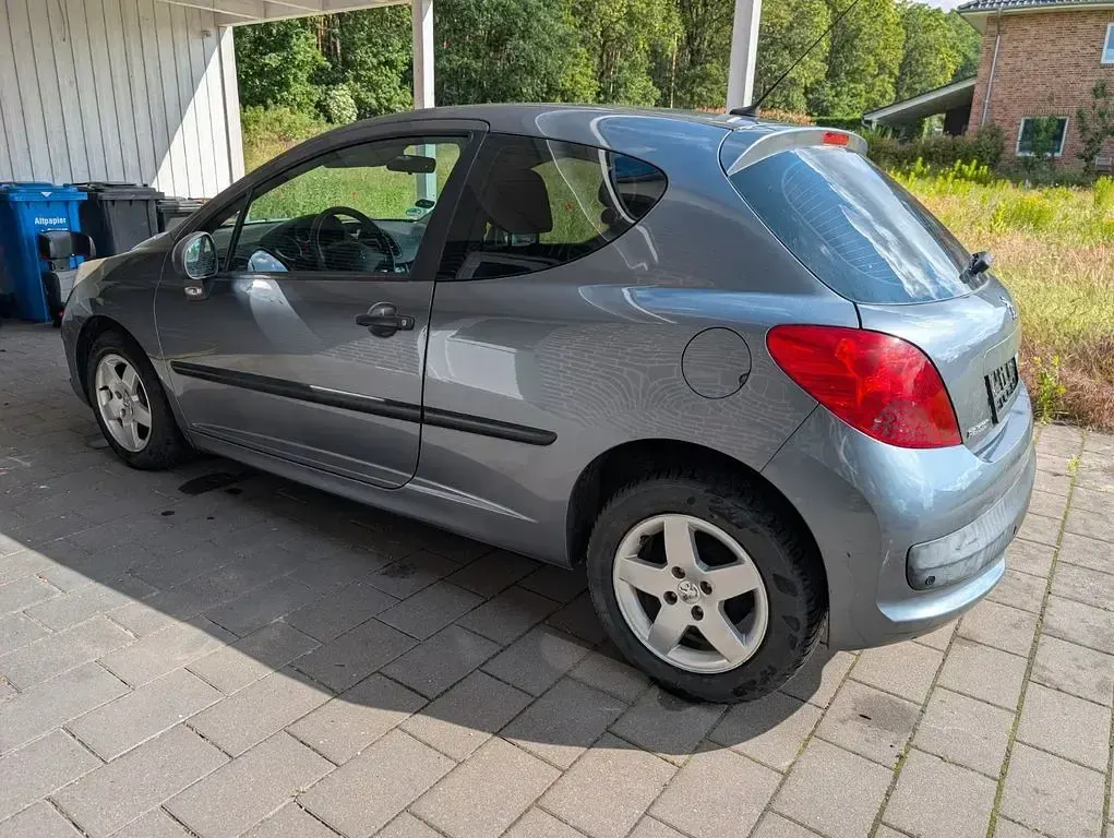 Gebraucht Peugeot 207 Tendance 73 PS (53 kW) 2008 Grau Limousine