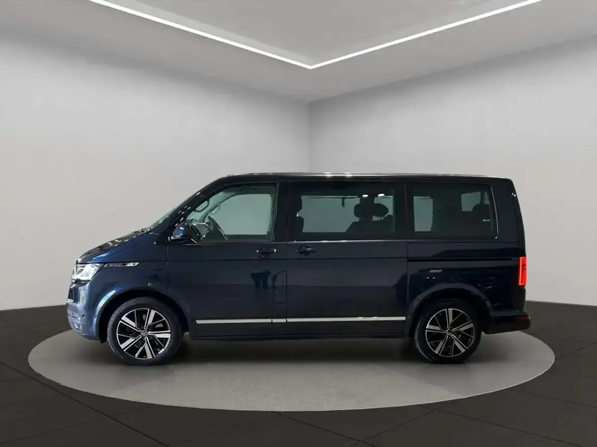 Gebraucht VW Multivan Highline 204 PS (150 kW) 2022 Blau Van / Kleinbus