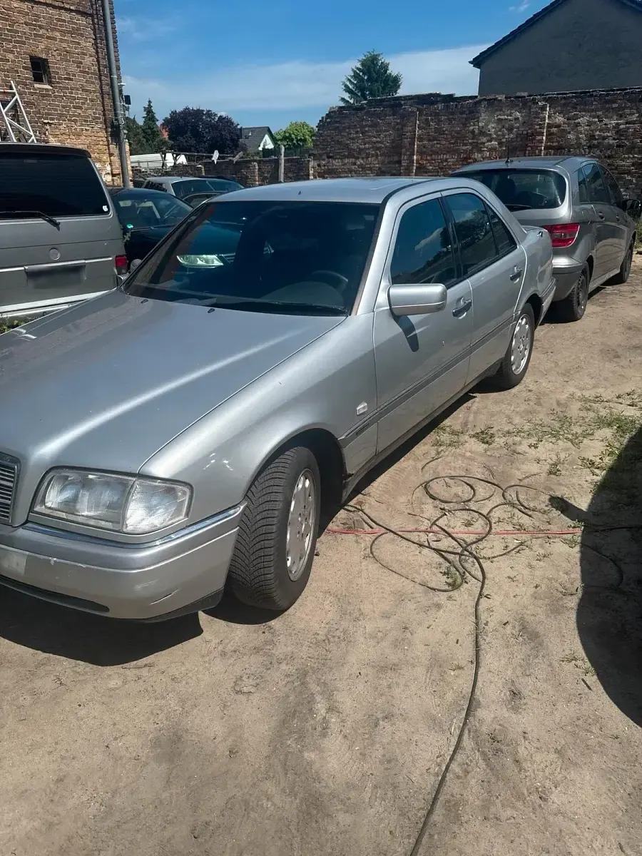 Gebraucht Mercedes C180 118 PS (86 kW) 1997 Grau Limousine