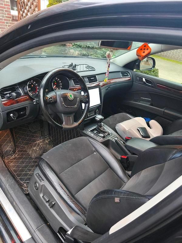Gebraucht Skoda Superb 140 PS (102 kW) 2009 Schwarz Limousine