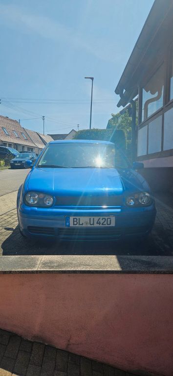 Blau Gebraucht 2000 VW Golf IV Limousine | 800 € (Superpreis) - Bild 1/4