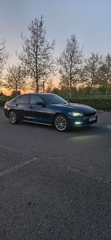 Blau Gebraucht 2019 BMW 330 Sport Line Limousine | 25.700 € (Fairer Preis) - Bild 1/4