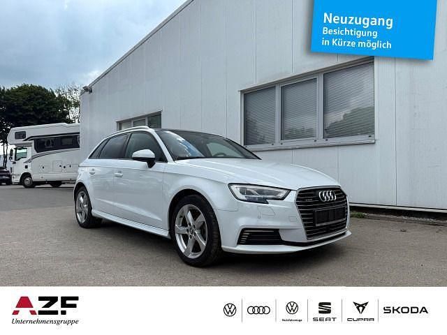 Weiß Gebraucht 2020 Audi A3 Sportback e-tron Sport Limousine | 20.780 € (Guter Preis) - Bild 1/4