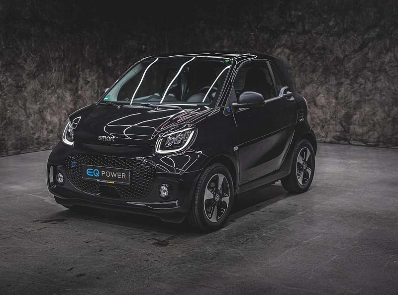 (black (schwarz)) Gebraucht 2024 Smart ForTwo Electric Drive Passion Coupé | 17.222 € (Teuer) - Bild 1/4