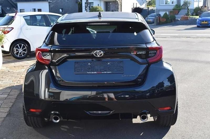 Gebraucht Toyota Yaris Cross 261 PS (191 kW) 2021 Black mica SUV