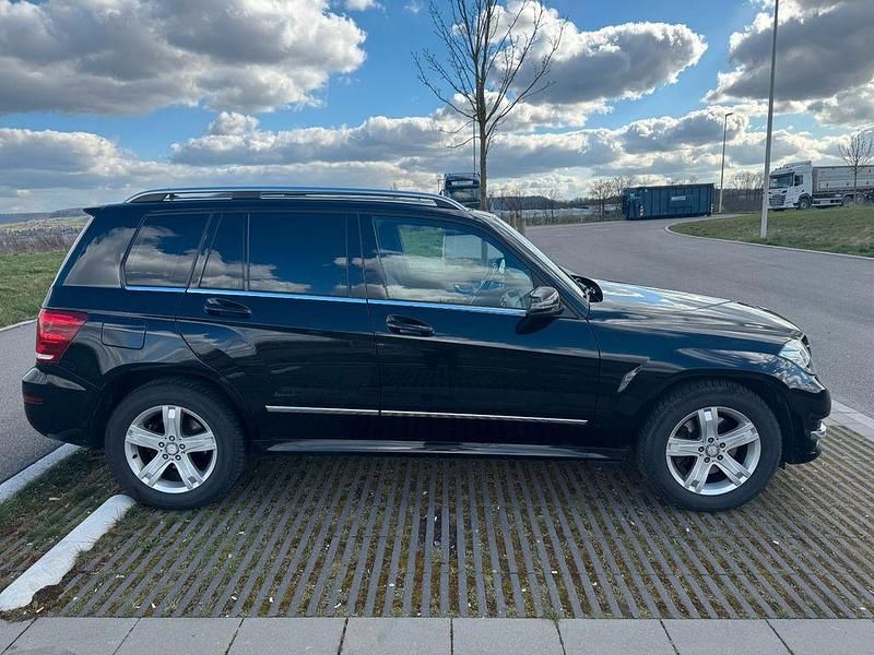 Gebraucht Mercedes GLK200 143 PS (105 kW) 2013 Schwarz SUV
