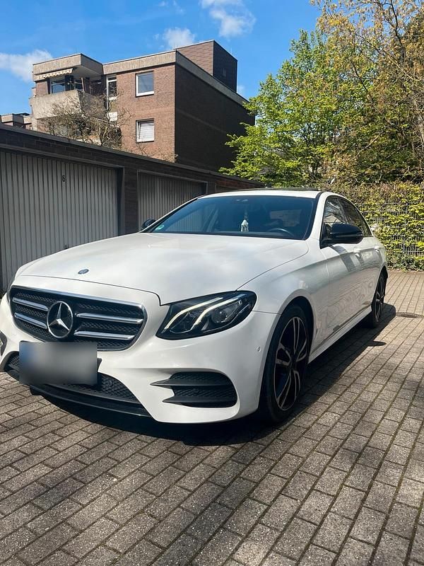 Second-hand Mercedes E220 AMG 194 CP (142 kW) 2017 Alb Berlinǎ