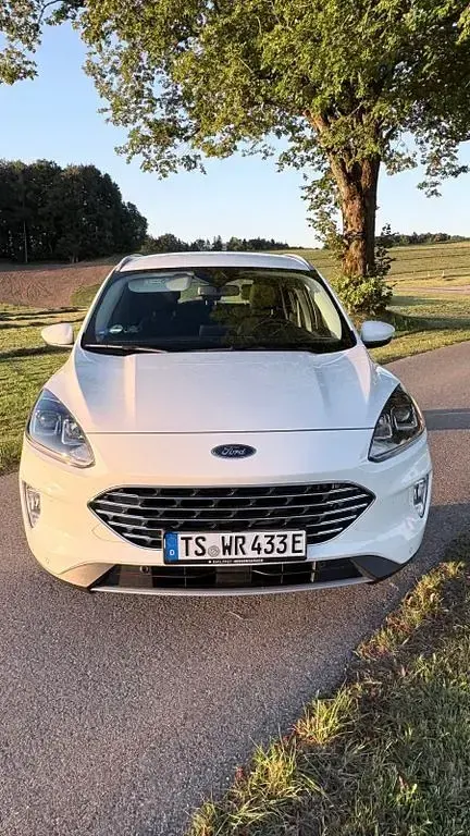 Gebraucht Ford Kuga Titanium 224 PS (164 kW) 2022 Weiß SUV