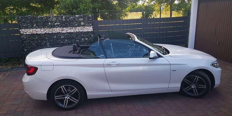 Weiß Gebraucht 2016 BMW 220 Sport Line Cabrio | 16.900 € (Guter Preis) - Bild 1/4