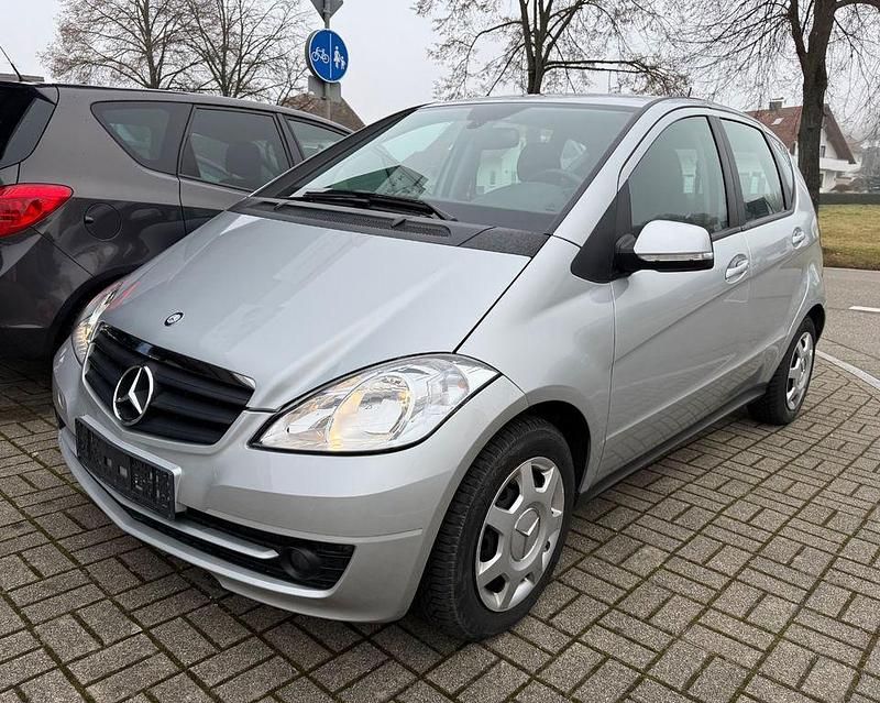 Gebraucht Mercedes A180 116 PS (85 kW) 2011 Silber Van / Kleinbus