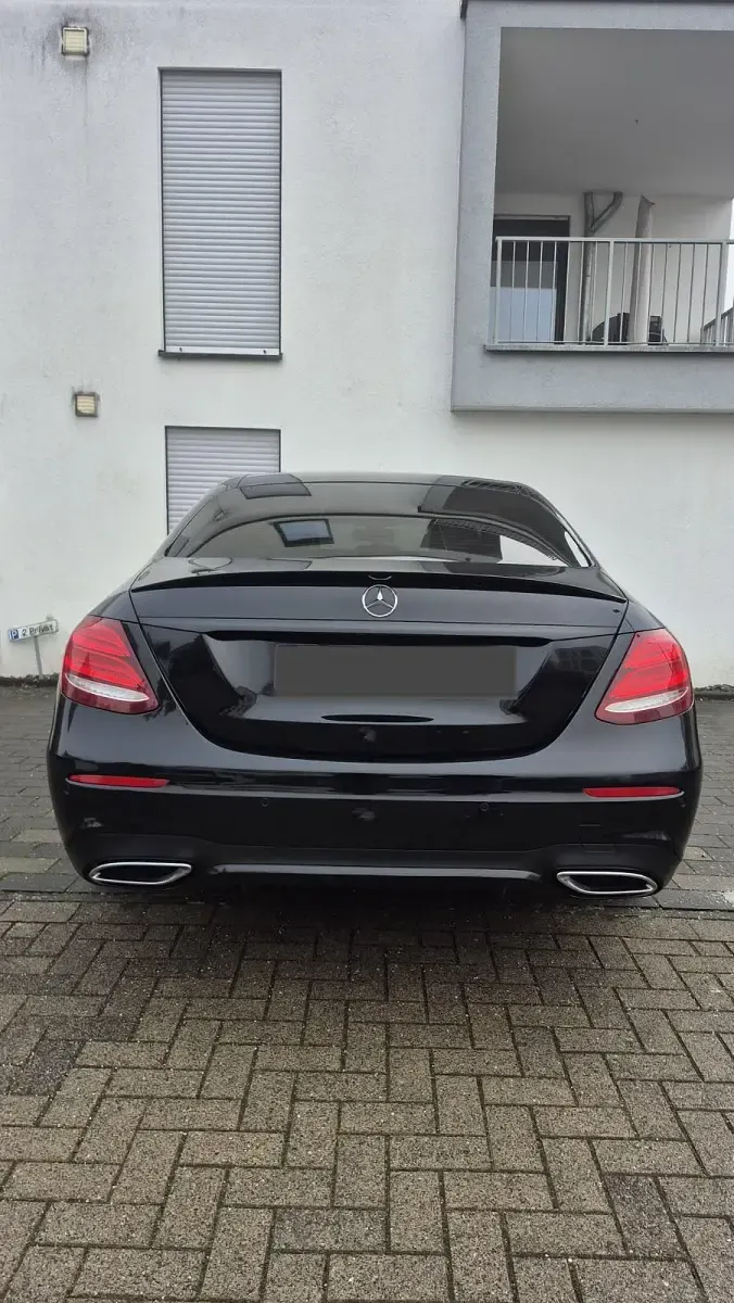 Gebraucht Mercedes E200 AMG line 150 PS (110 kW) 2018 Schwarz Limousine