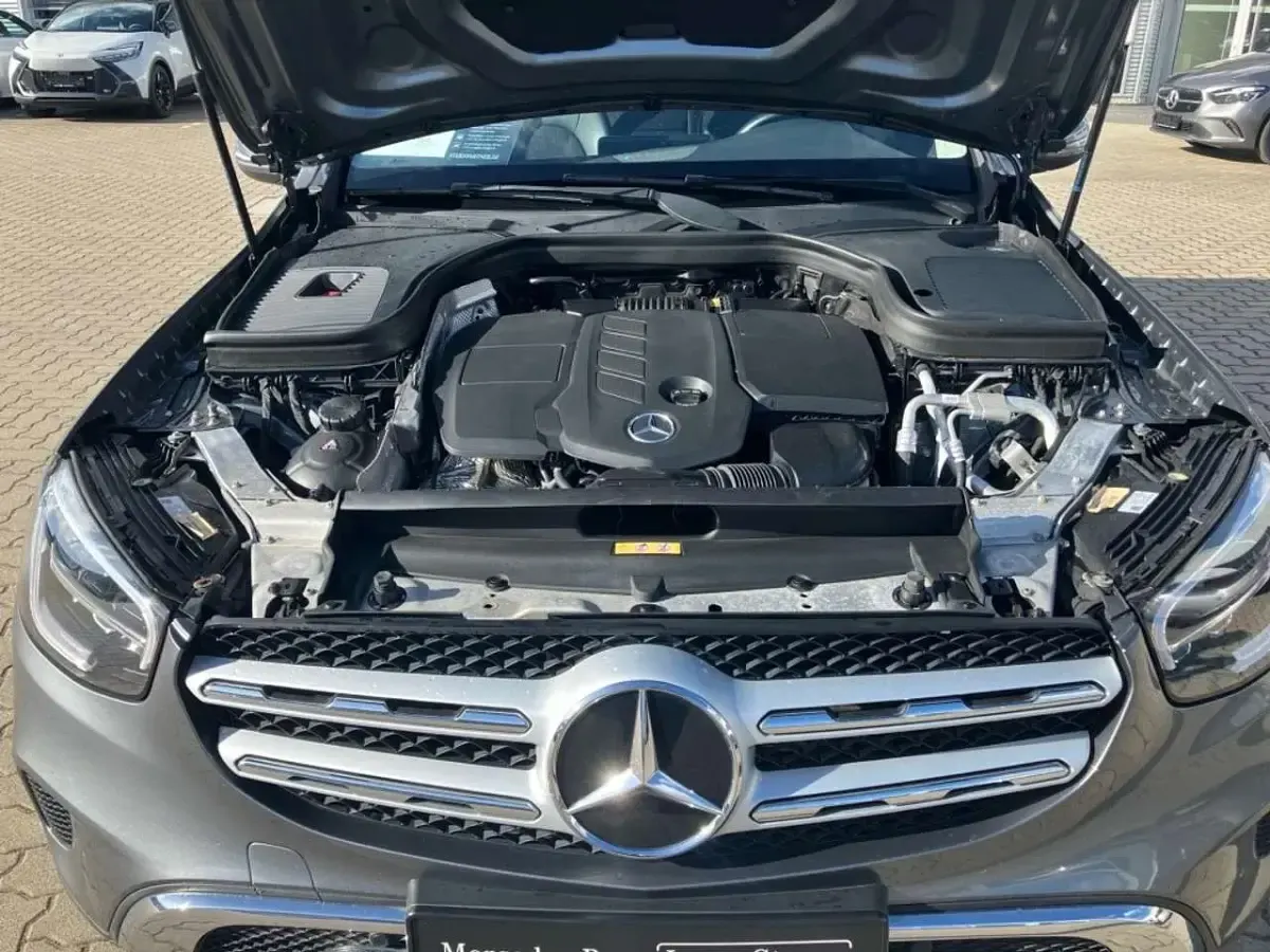 Gebraucht Mercedes GLC220 194 PS (142 kW) 2022 Metalliclack selenitgrau SUV