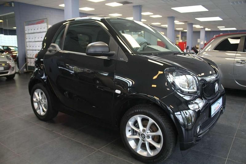 Schwarz Gebraucht 2019 Smart ForTwo Coupé Passion Coupé | 11.780 € (Fairer Preis) - Bild 1/4