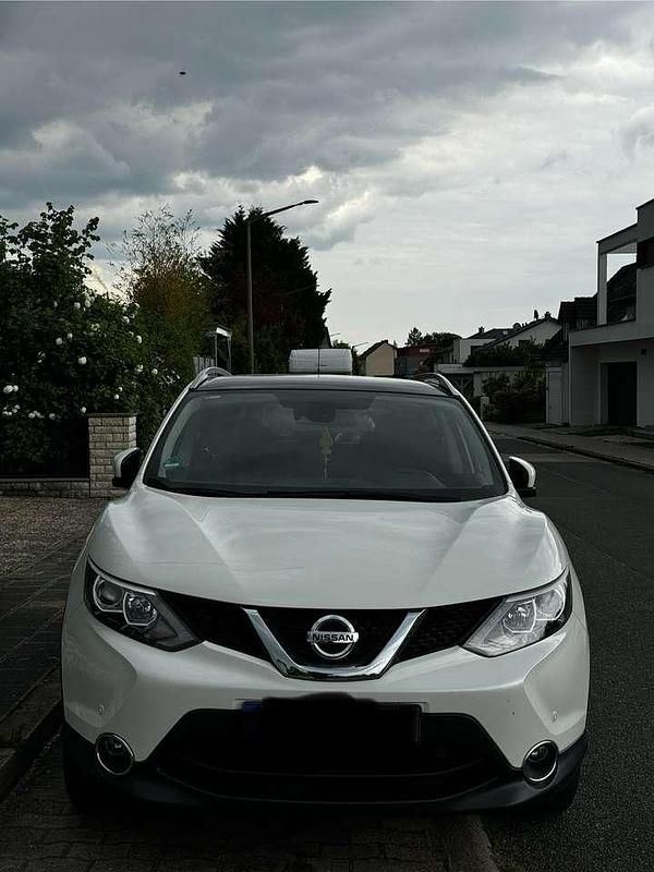 Weiß Gebraucht 2017 Nissan Qashqai Tekna SUV | 15.700 € (Fairer Preis) - Bild 1/4
