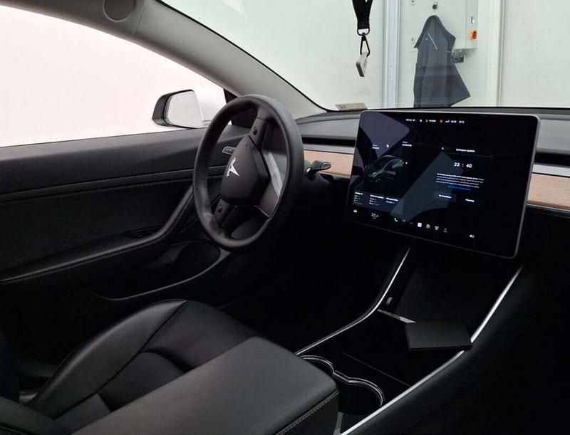 Gebraucht Tesla Model 3 Standard Range Plus 239 kW (325 PS) 2020 Weiß Limousine