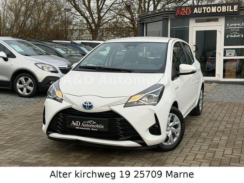 Weiß Gebraucht 2019 Toyota Yaris Hybrid Limousine | 15.890 € (Fairer Preis) - Bild 1/4