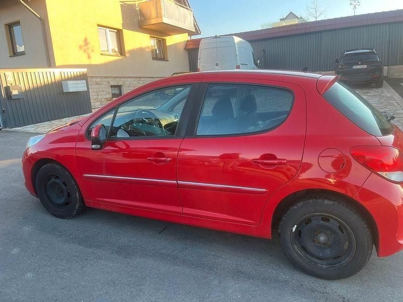Gebraucht Peugeot 207 Style 95 PS (69 kW) 2011 Rot Limousine