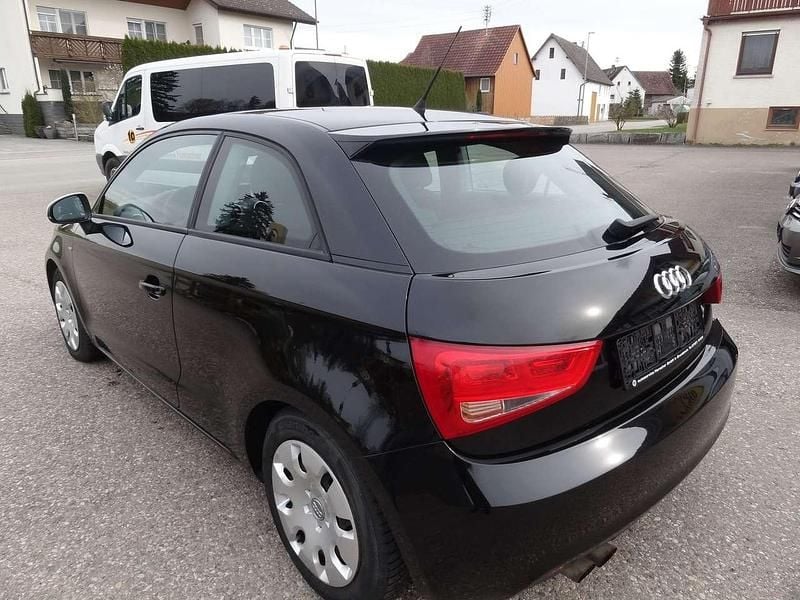 Gebraucht Audi A1 Attraction 122 PS (89 kW) 2010 Brillantschwarz Kleinwagen