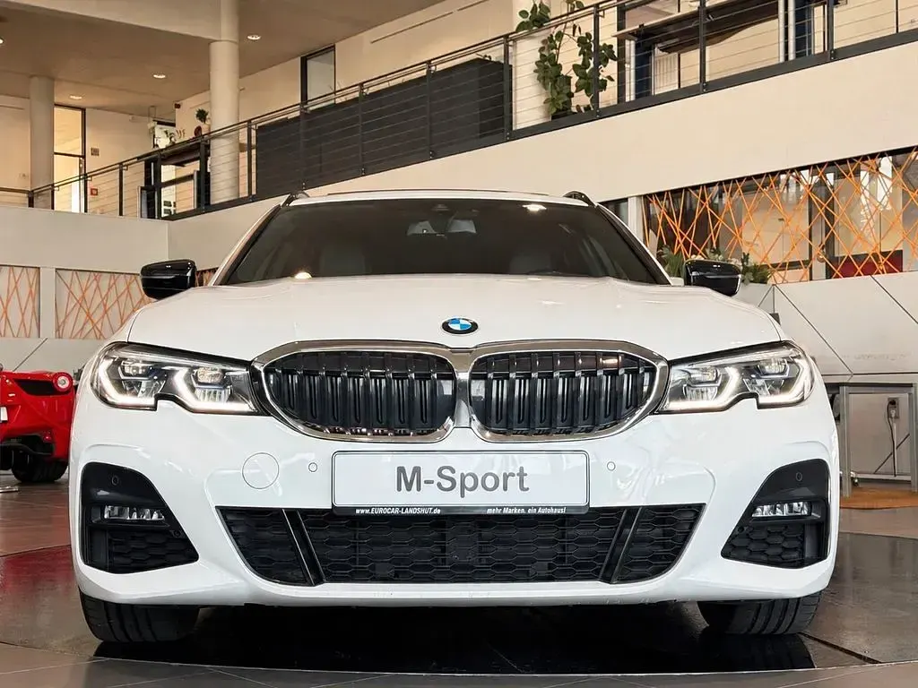 Gebraucht BMW 330 M Sport 258 PS (189 kW) 2022 Weiß Limousine