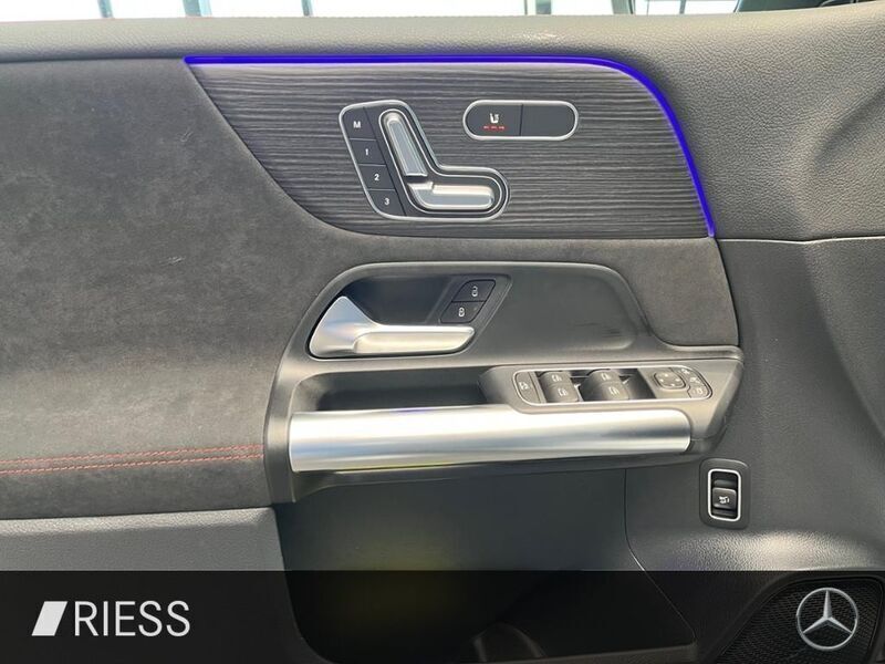 Gebraucht Mercedes B180 AMG 136 PS (100 kW) 2025 Silber Van / Kleinbus