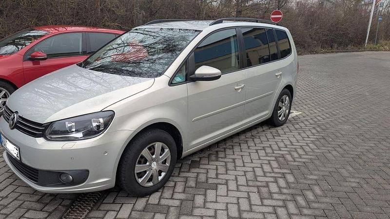 Silber Gebraucht 2013 VW Touran Highline Van / Kleinbus | 5.200 € (Fairer Preis) - Bild 1/4
