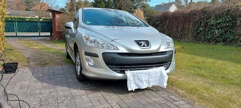 Gebraucht Peugeot 308 Active 120 PS (88 kW) 2011 Silber Limousine