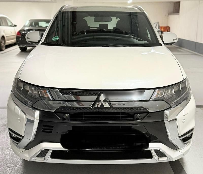 Weiß Gebraucht 2020 Mitsubishi Outlander P-HEV SUV | 26.500 € - Bild 1/4