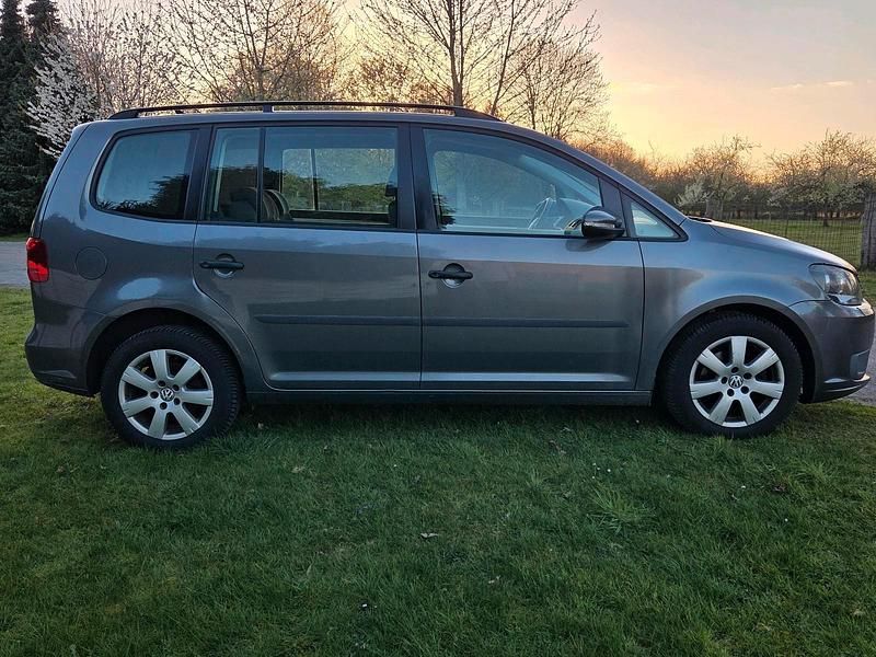 Gebraucht VW Touran 105 PS (77 kW) 2012 Grau Van / Kleinbus