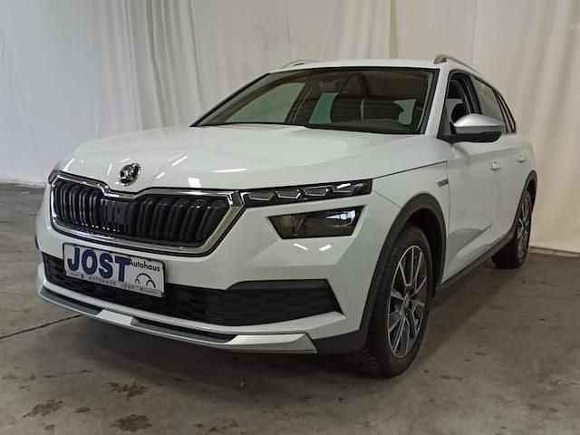 Andere farbe Gebraucht 2023 Skoda Kamiq ScoutLine SUV | 26.950 € (Teuer) - Bild 1/4
